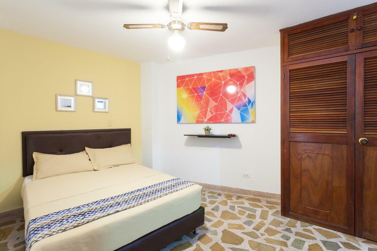 מדיין Apartamentos Amoblados Jg De La 70 מראה חיצוני תמונה