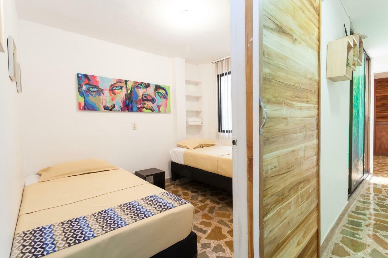 מדיין Apartamentos Amoblados Jg De La 70 מראה חיצוני תמונה