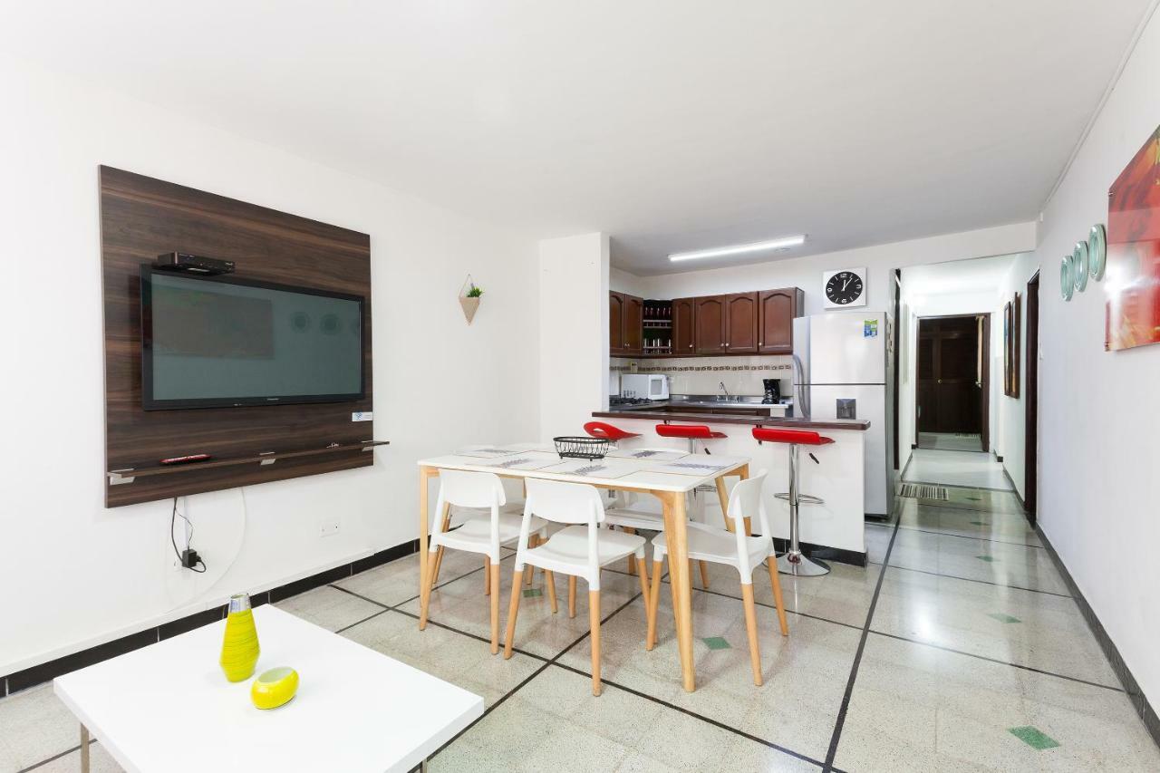 מדיין Apartamentos Amoblados Jg De La 70 מראה חיצוני תמונה